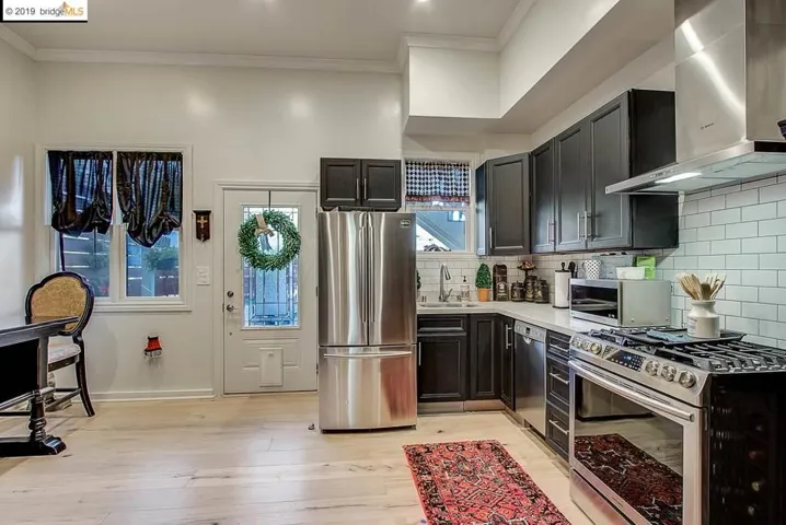 3139 West St, Oakland, California 94608