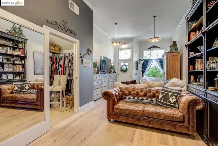 3139 West St, Oakland, California 94608