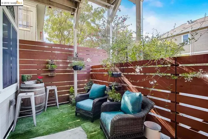 3139 West St, Oakland, California 94608