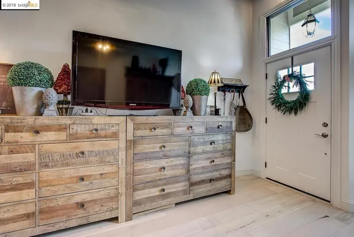 3139 West St, Oakland, California 94608