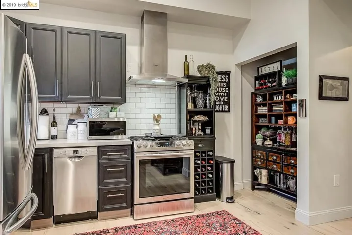 3139 West St, Oakland, California 94608