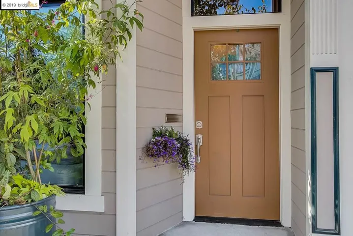 3139 West St, Oakland, California 94608