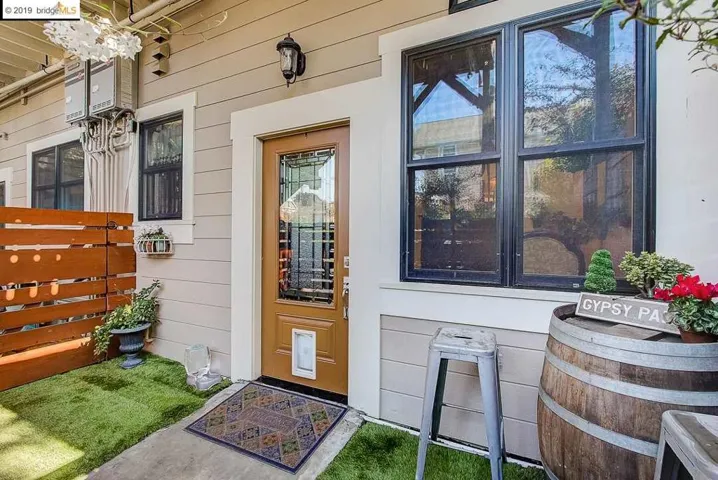 3139 West St, Oakland, California 94608