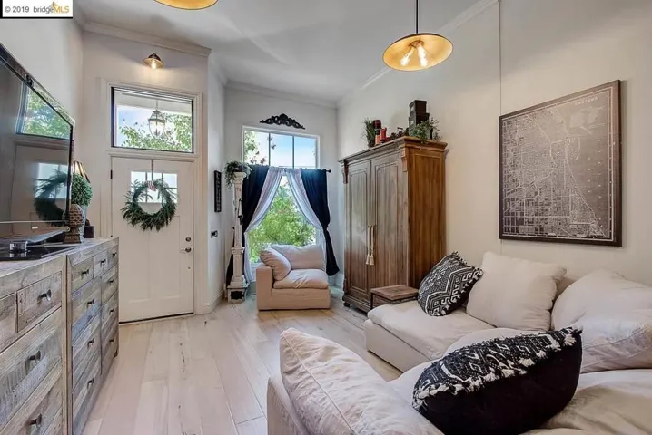 3139 West St, Oakland, California 94608