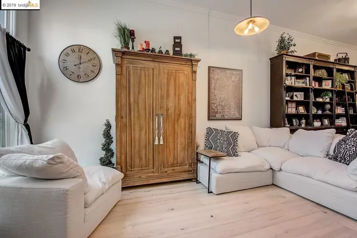 3139 West St, Oakland, California 94608