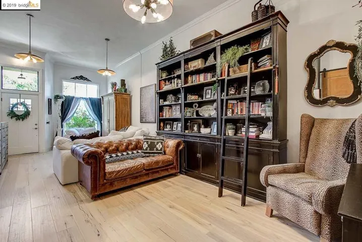3139 West St, Oakland, California 94608
