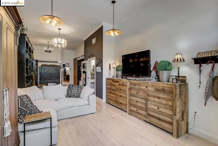 3139 West St, Oakland, California 94608