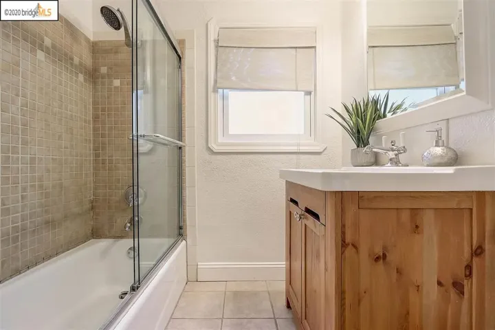 9332 Granada Ave, Oakland, California 94605