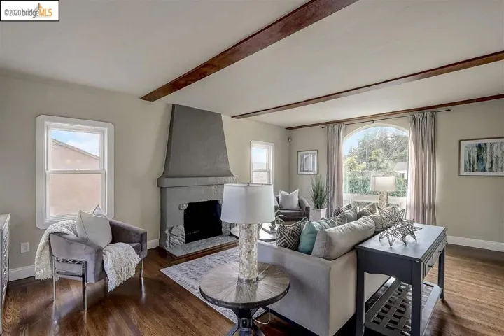 9332 Granada Ave, Oakland, California 94605