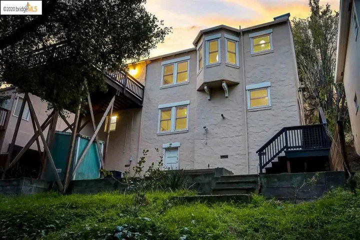 9332 Granada Ave, Oakland, California 94605