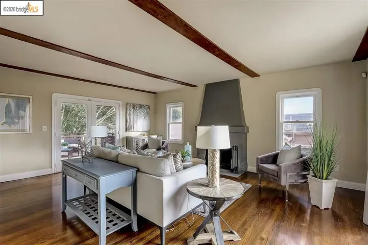 9332 Granada Ave, Oakland, California 94605