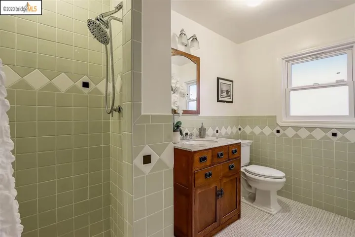 9332 Granada Ave, Oakland, California 94605