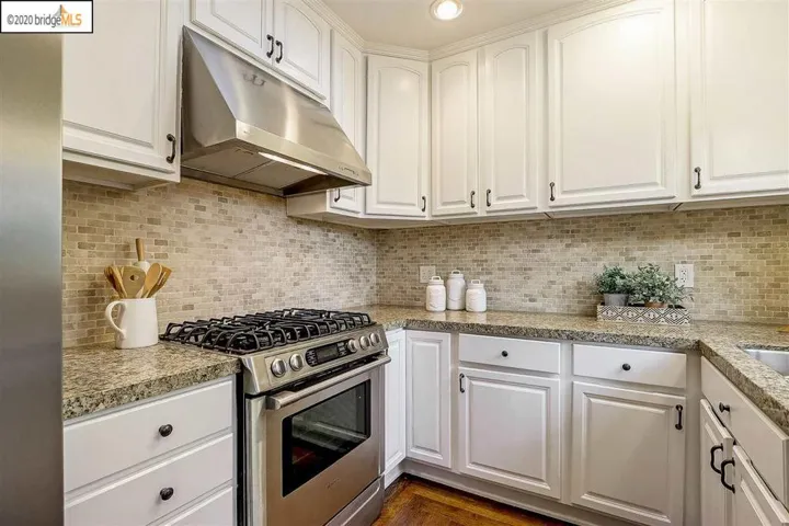 9332 Granada Ave, Oakland, California 94605