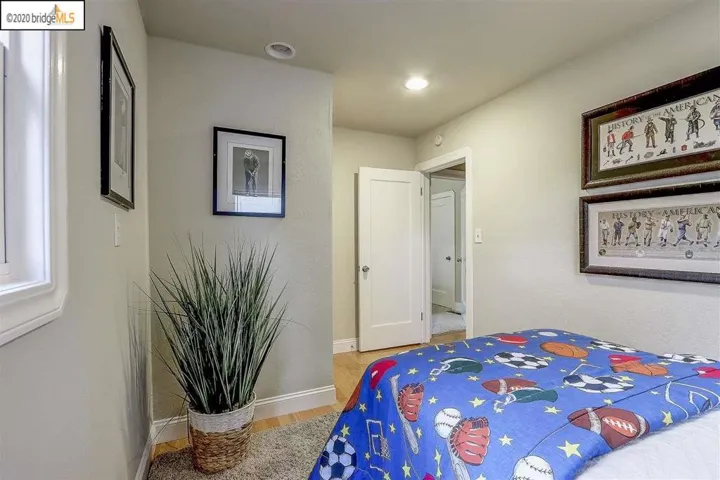 9332 Granada Ave, Oakland, California 94605