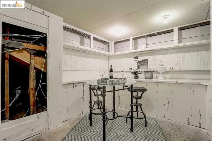 9332 Granada Ave, Oakland, California 94605