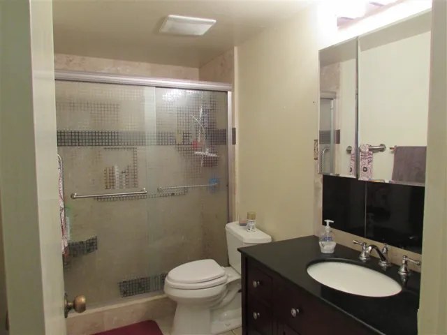 1 of 3 bathrooms!!