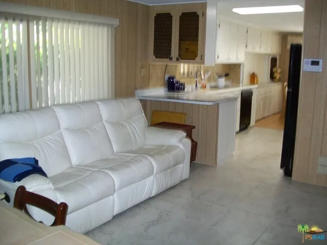 family room off kitchen