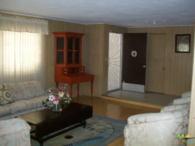 livingroom twards entry hall