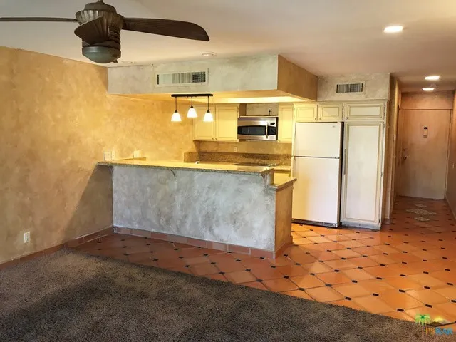 Eating bar & Kitchen