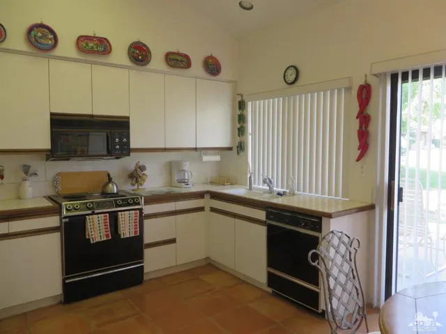 76044 Palm Valley Drive, Palm Desert, California 92211