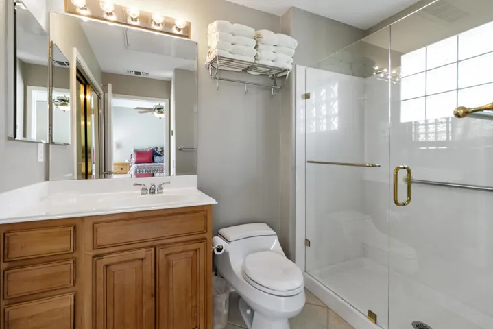 Casita, Bathroom 4