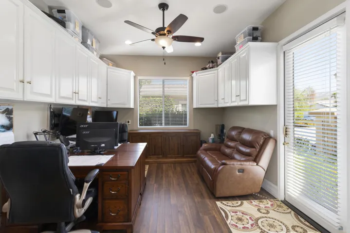 Office/ Den