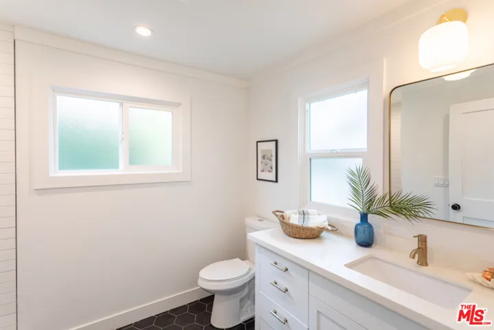 2034 5th Street D, Santa Monica, California 90405