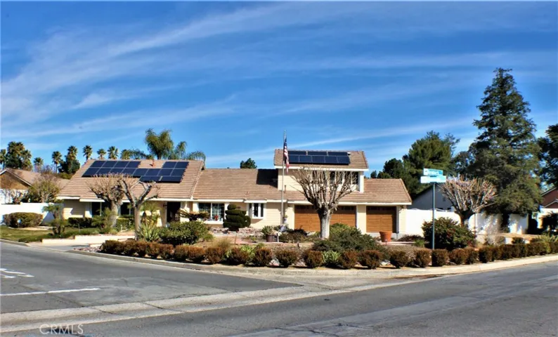 Just about perfect 1/2 Acre Home in Moreno Valley's East End