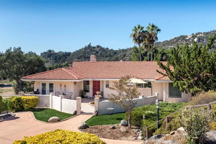 10127 Lake Meadow Lane, Escondido, California 92026