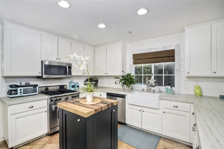 1072 Normandy Hill Lane, Encinitas, California 92024