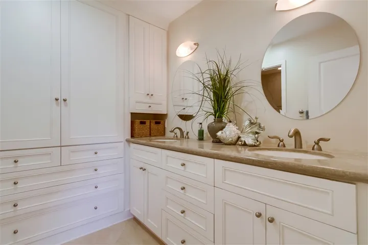 561 S Sierra 36, Solana Beach, California 92075