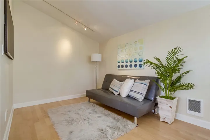 561 S Sierra 36, Solana Beach, California 92075