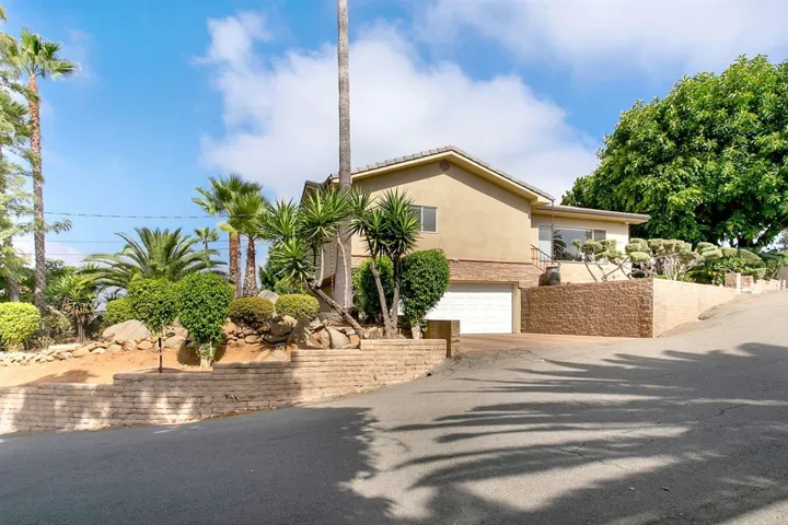 1434 Park Hill Lane, Escondido, California 92025