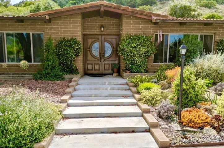 3263 Via Altamira, Fallbrook, California 92028