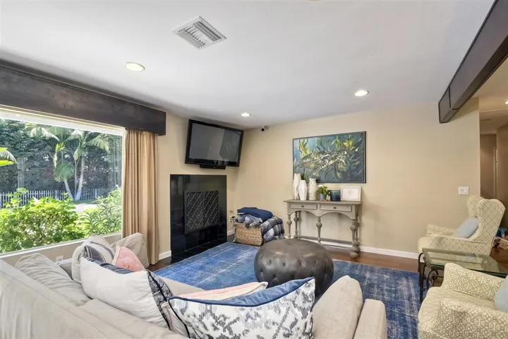 1636 Burgundy Road, Encinitas, California 92024
