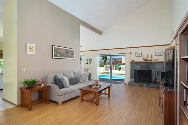 6634 Winding Creek Dr, San Diego, California 92119