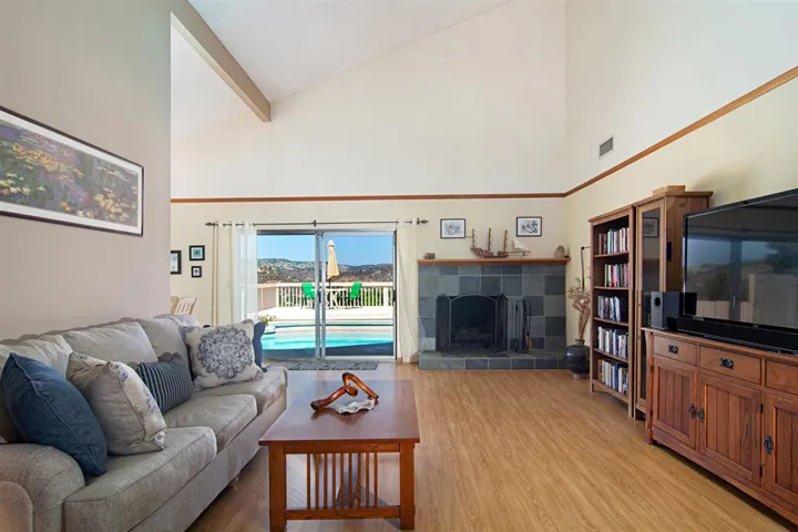 6634 Winding Creek Dr, San Diego, California 92119