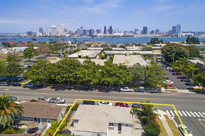 Large corner lot within blocks to Coronado's Ferry Landing, restaurants, shops, Orange Ave. and parks!