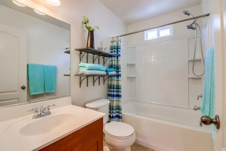 3544 Shoreline Bluff Ln, San Diego, California 92110
