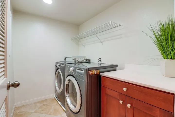 3544 Shoreline Bluff Ln, San Diego, California 92110