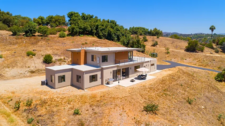 1886 Carriage Lane, Fallbrook, California 92028