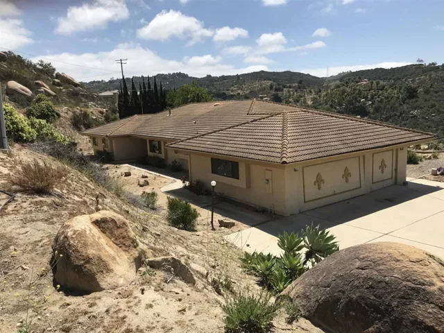 2305 Helen Road, Fallbrook, California 92028