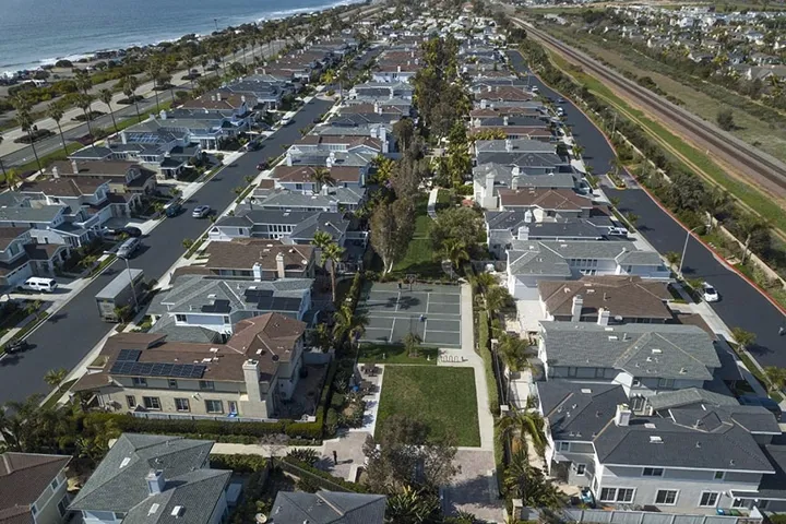6980 Tradewinds, Carlsbad, California 92011