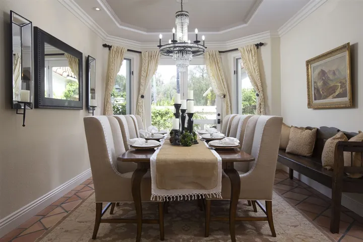 Dining room with doors opening to the courtyard