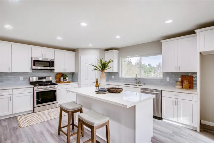9433 Mandeville Rd., Santee, California 92071