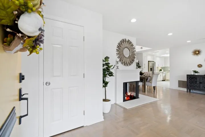 579 Jackson Drive, Palo Alto, California 94303