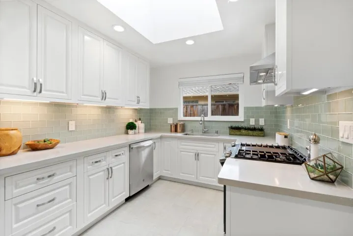 579 Jackson Drive, Palo Alto, California 94303