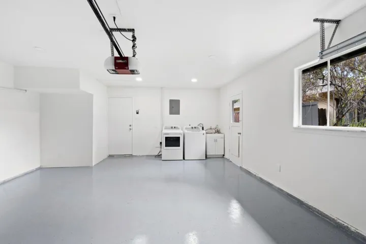 579 Jackson Drive, Palo Alto, California 94303