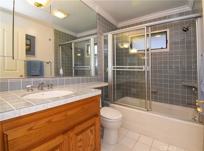 Full bath located in the 2nd master on 1st floor.