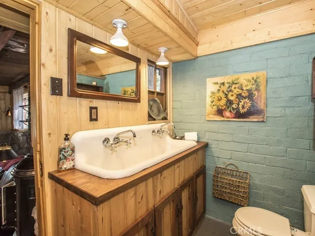 23270 Brookside Road, Crestline, California 92325